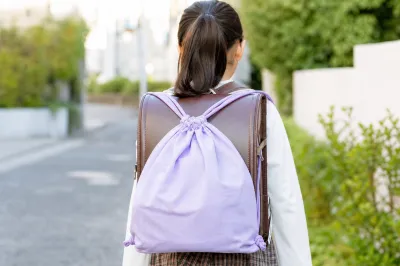 ランドセルにナップサックを背負う方法って？