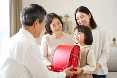 ランドセルは誰が買うのか？実は決まりはありません
