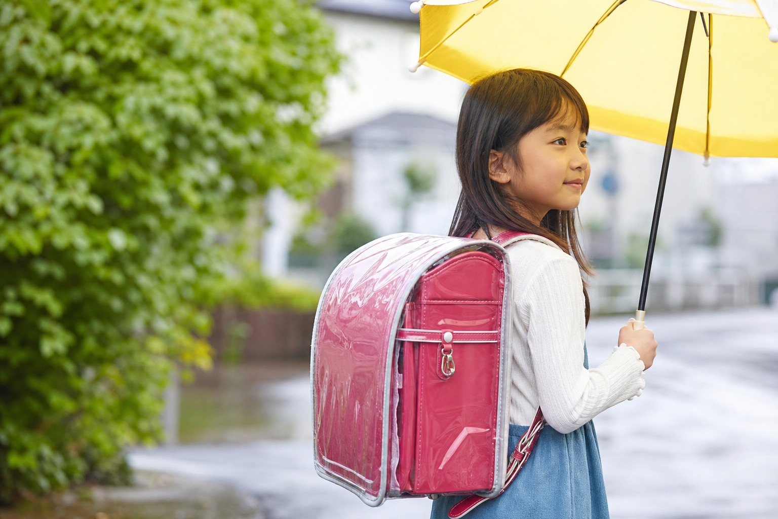 なぜランドセルには雨専用のカバーが必要なの?